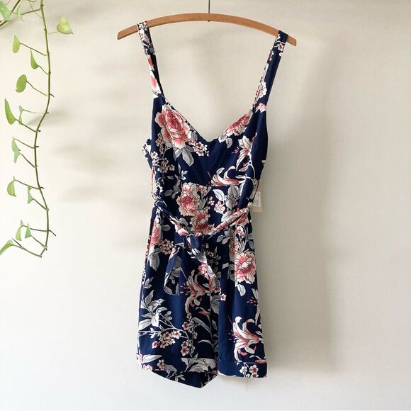 Flynn Skye Pants - NWT Flynn Skye floral Romy Romper S‎